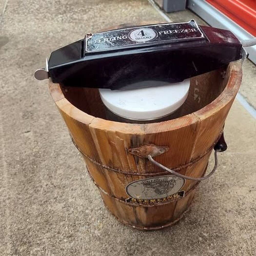 Hand Crank VTG Wooden Ice Cream Maker 4 Quart Capacity